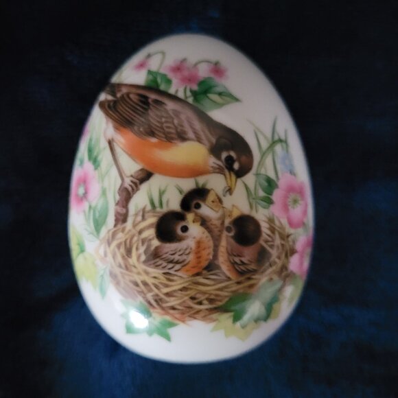 Vintage AVON Four Seasons Porcelain Eggs Birds Spring Summer Autumn Winter 1984 - Picture 3 of 10